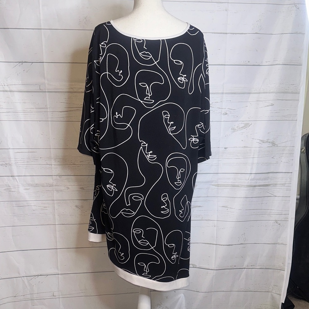 Black & White Face-Print V-Neck Tunic - Picture 5 of 7
